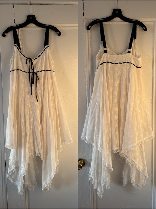 Kimchi Blue Dresses & Skirts - Kimchi Blue Hartley Lace Dress